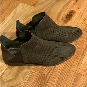vince camuto booties-